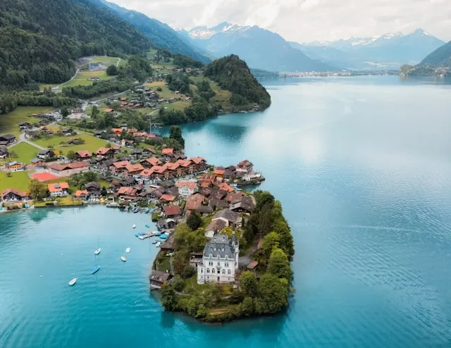 lake side image
